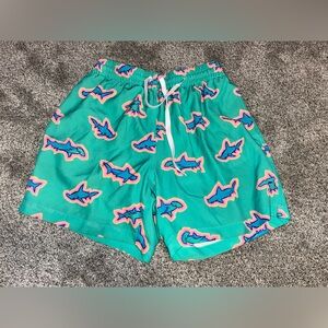 Euc Chubbies Sharks Colorful Ultimate Training Short  Liner 5.5" Men's S